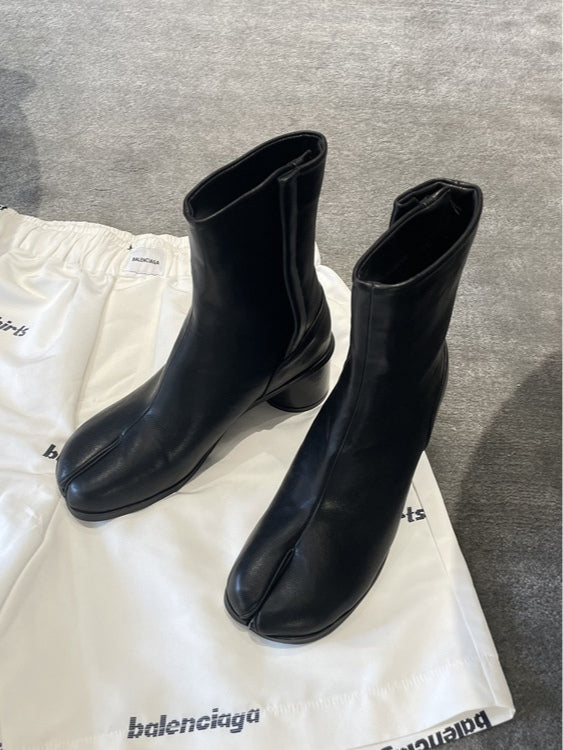 Black / 42